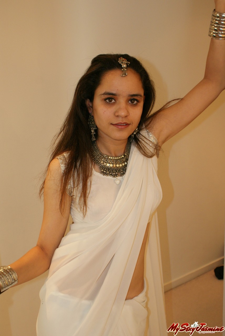 Jasmine in white indian saree looking hot teasing her man porno fotoğrafı #425063692 | My Sexy Jasmine Pics, Indian, mobil porno