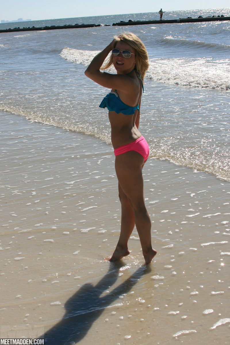 Blond amateur Meet Madden goes for a walk on the beach and boardwalk in bikini porn photo #428437454