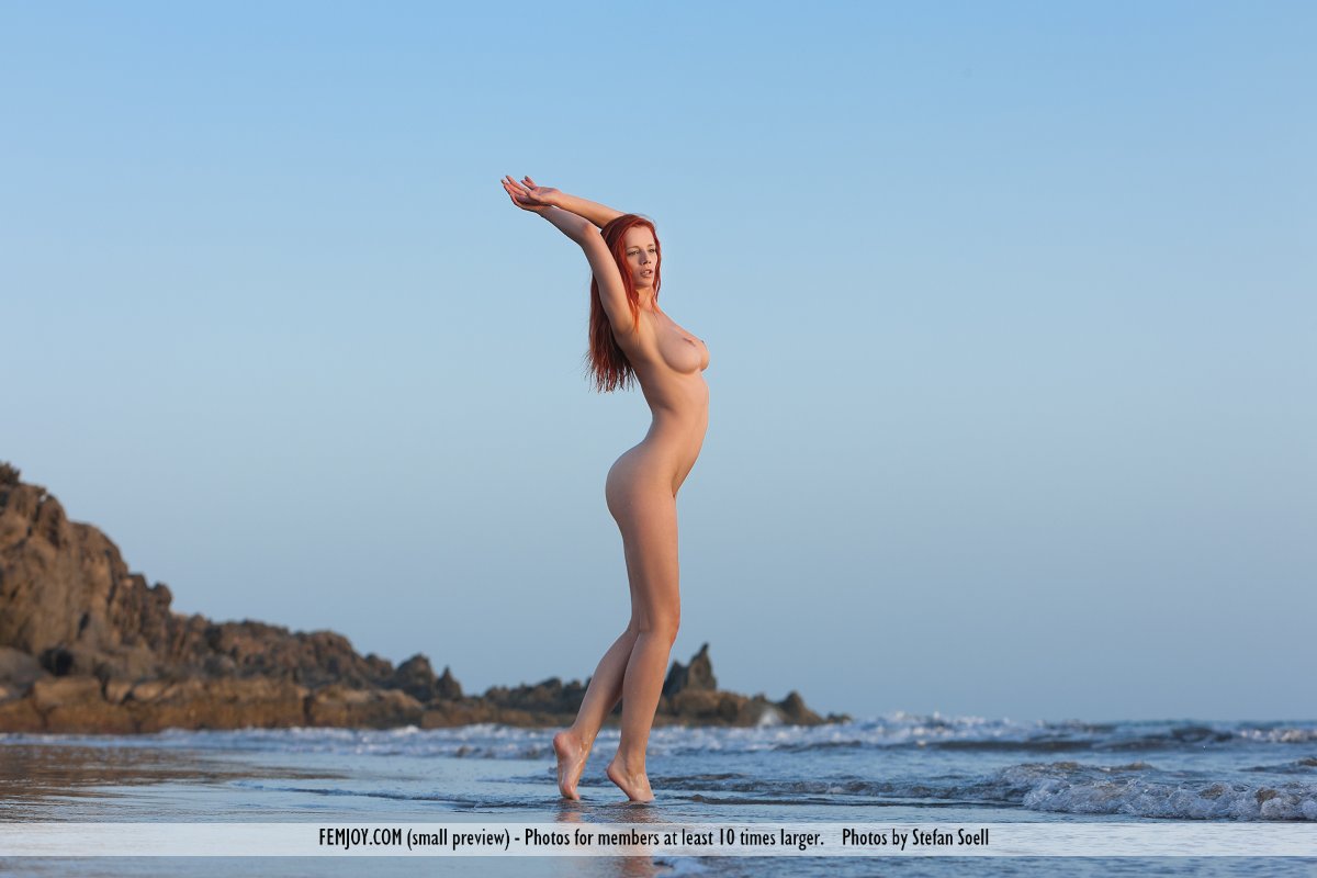 Natural redhead Ariel displays her great body while totally naked in the ocean foto pornográfica #427385784 | Femjoy Pics, Ariel, Big Tits, pornografia móvel
