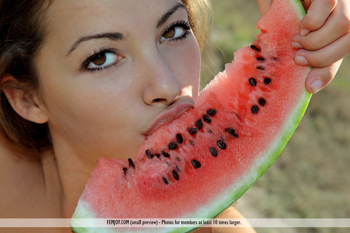 Cute solo girl Alisa B eats watermelon while posing in the nude porno fotoğrafı #422589137