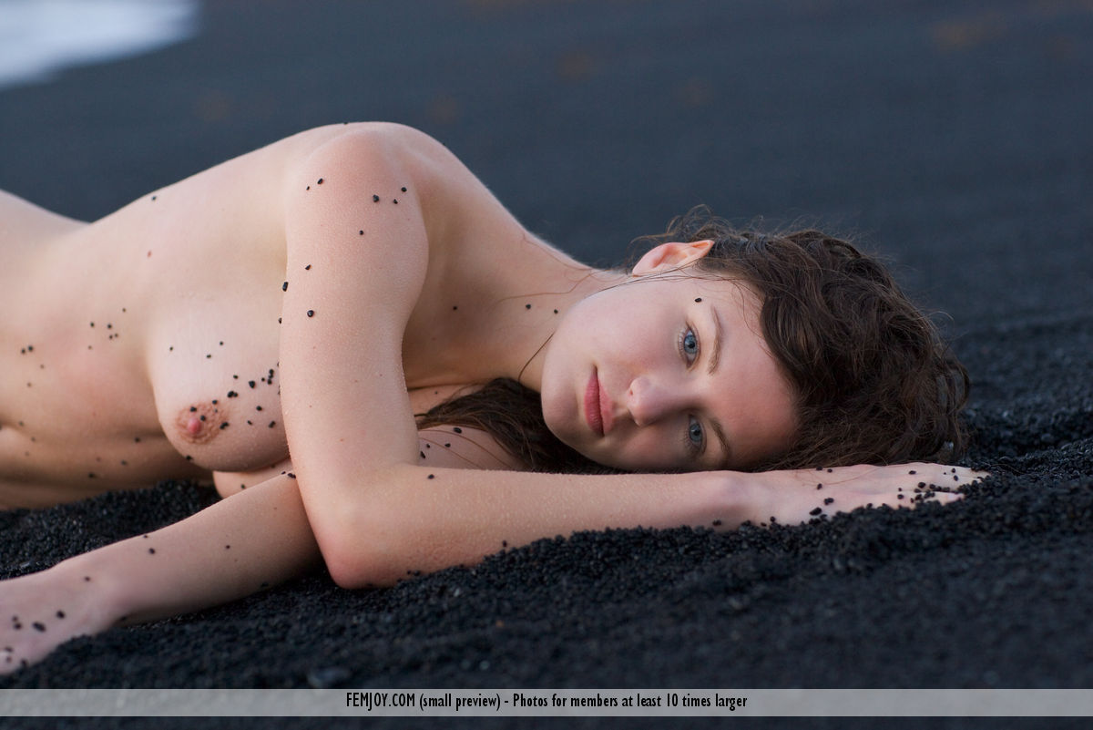 Solo model Susann displays her beautiful body on a pebbly beach in ocean surf zdjęcie porno #427478676