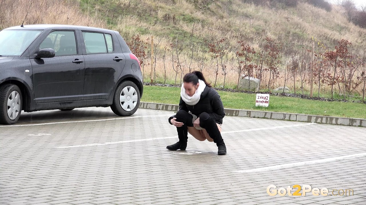 Eveline Neill squats to piss in a car park порно фото #427233706