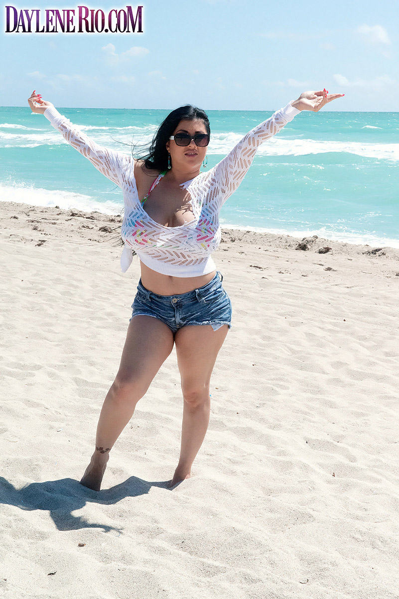 Latina female Daylene Rio releases her massive tits from bikini top foto porno #425560377