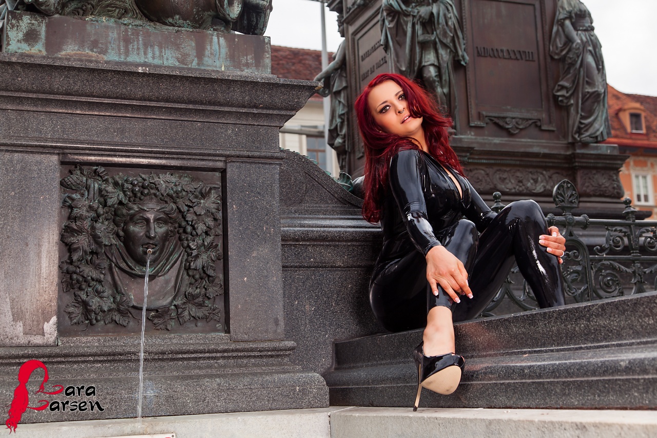 Redhead amateur Lara Larsen models on steps in latex clothing and heels foto porno #428002501