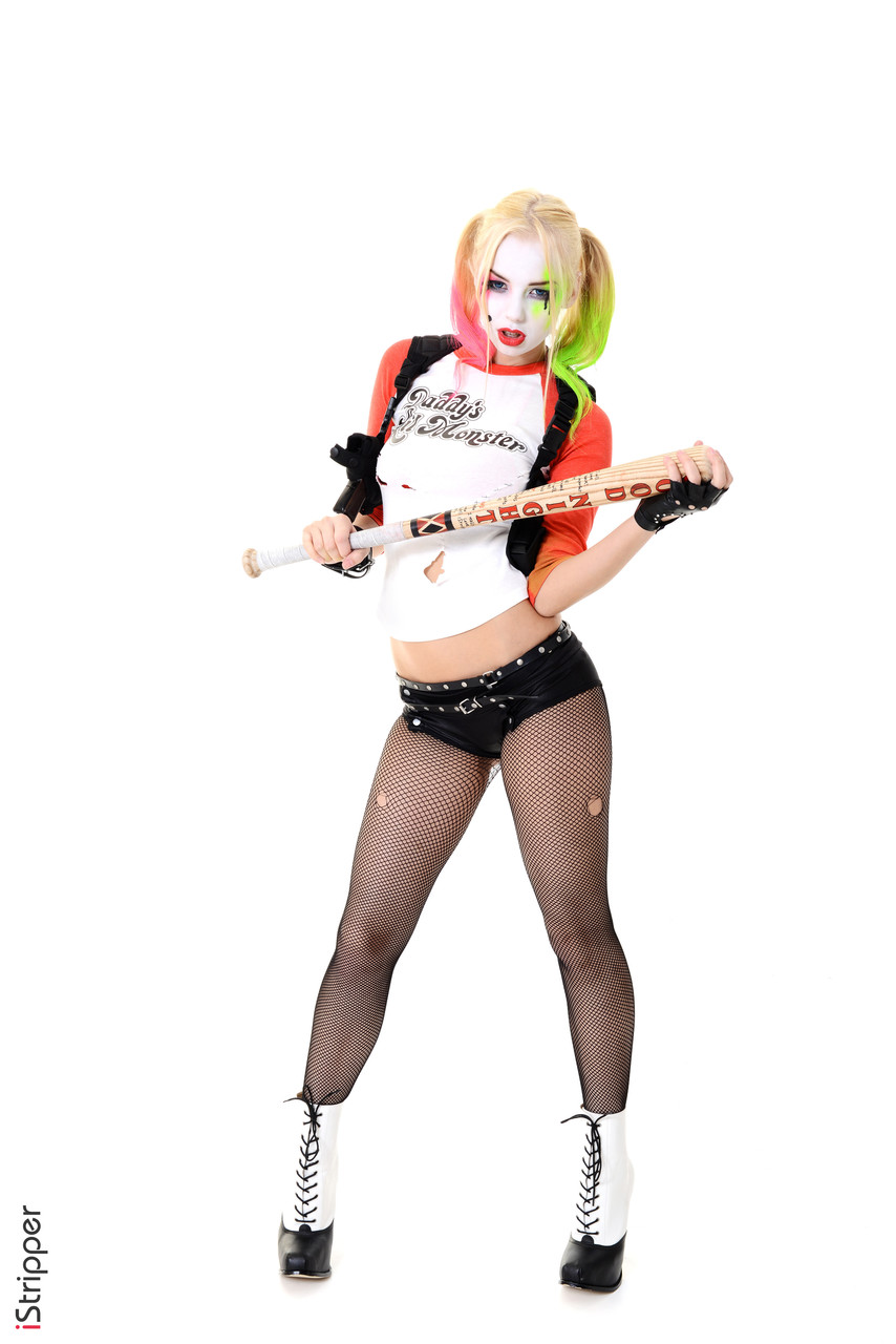 Solo girl with a painted face strips naked after putting down her baseball bat ポルノ写真 #424661486 | iStripper Pics, Estonika, Cosplay, モバイルポルノ