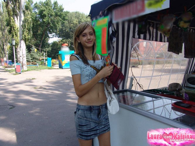 Young blonde girl exposes her tiny titties while eating a popsicle porno fotoğrafı #423648991