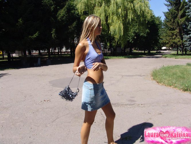 Amateur girl partakes in no panty upskirt action in a public park ポルノ写真 #425414974