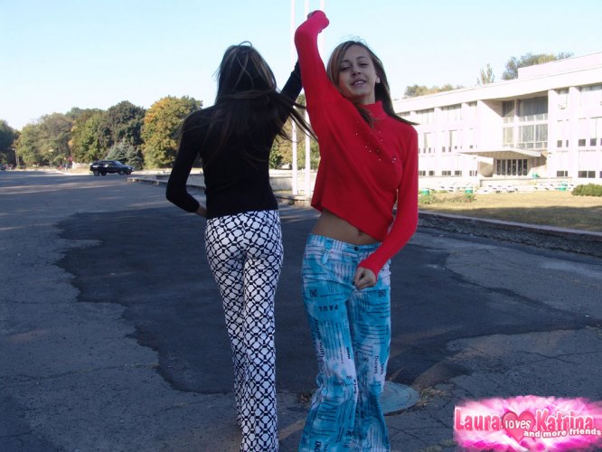 Young hot blonde lesbian teens having fun flashing their small tit in the sun 色情照片 #424698962 | Laura Loves Katrina Pics, Laura, Katrina, Reality, 手机色情