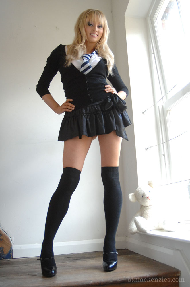 Hot blonde schoolgirl Elle Parker sheds uniform posing topless in lace panties foto pornográfica #428202885