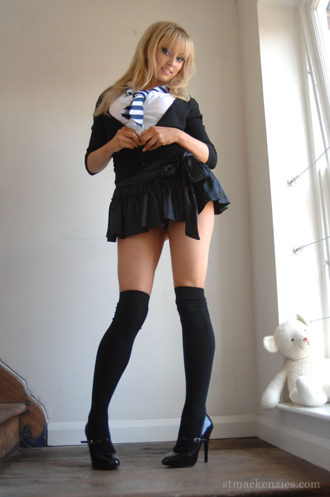 Hot blonde schoolgirl Elle Parker sheds uniform posing topless in lace panties ポルノ写真 #428202897