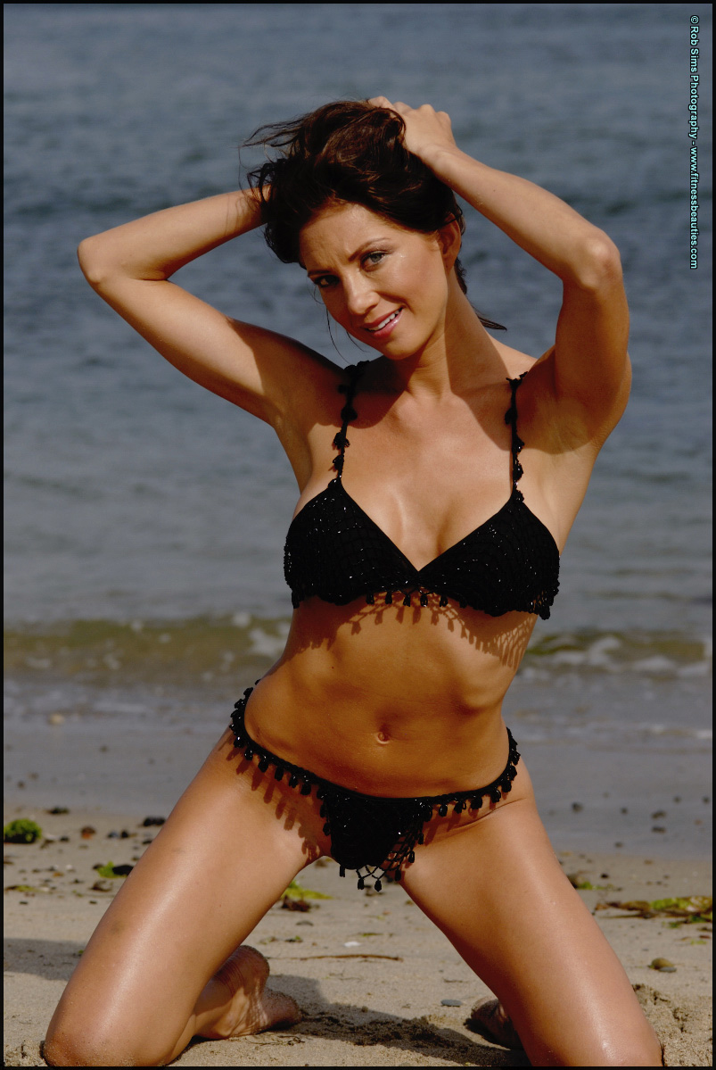 Fitness Beauties Black Bikini порно фото #425648311