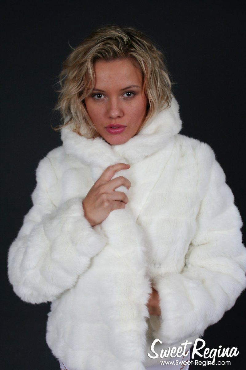 Prior to modelling in the nude, Regina, a dirty blonde amateur, removes her fur coat.