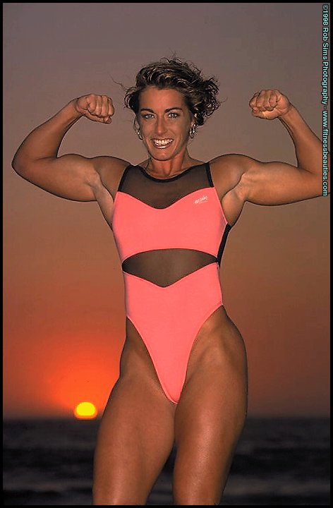 Bodybuilder Kelly Oreilly models swimwear when not pumping iron on a beach foto porno #426887125