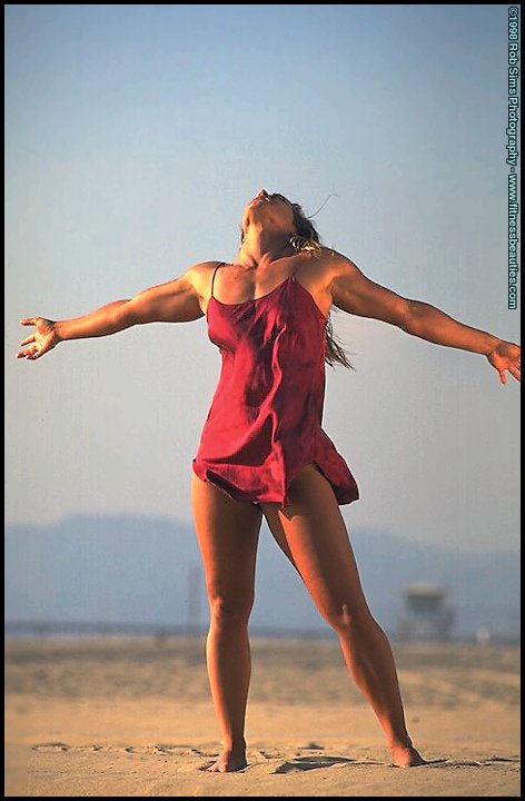Bodybuilder Kelly Oreilly models swimwear when not pumping iron on a beach foto porno #426887135