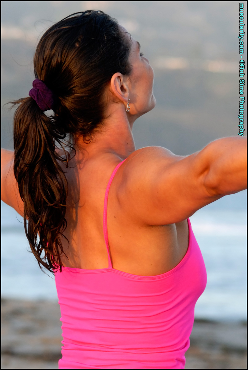 Muscularity Pink Muscle Flexing ポルノ写真 #428039866 | Muscularity Pics, Lada Phihalova, Beach, モバイルポルノ