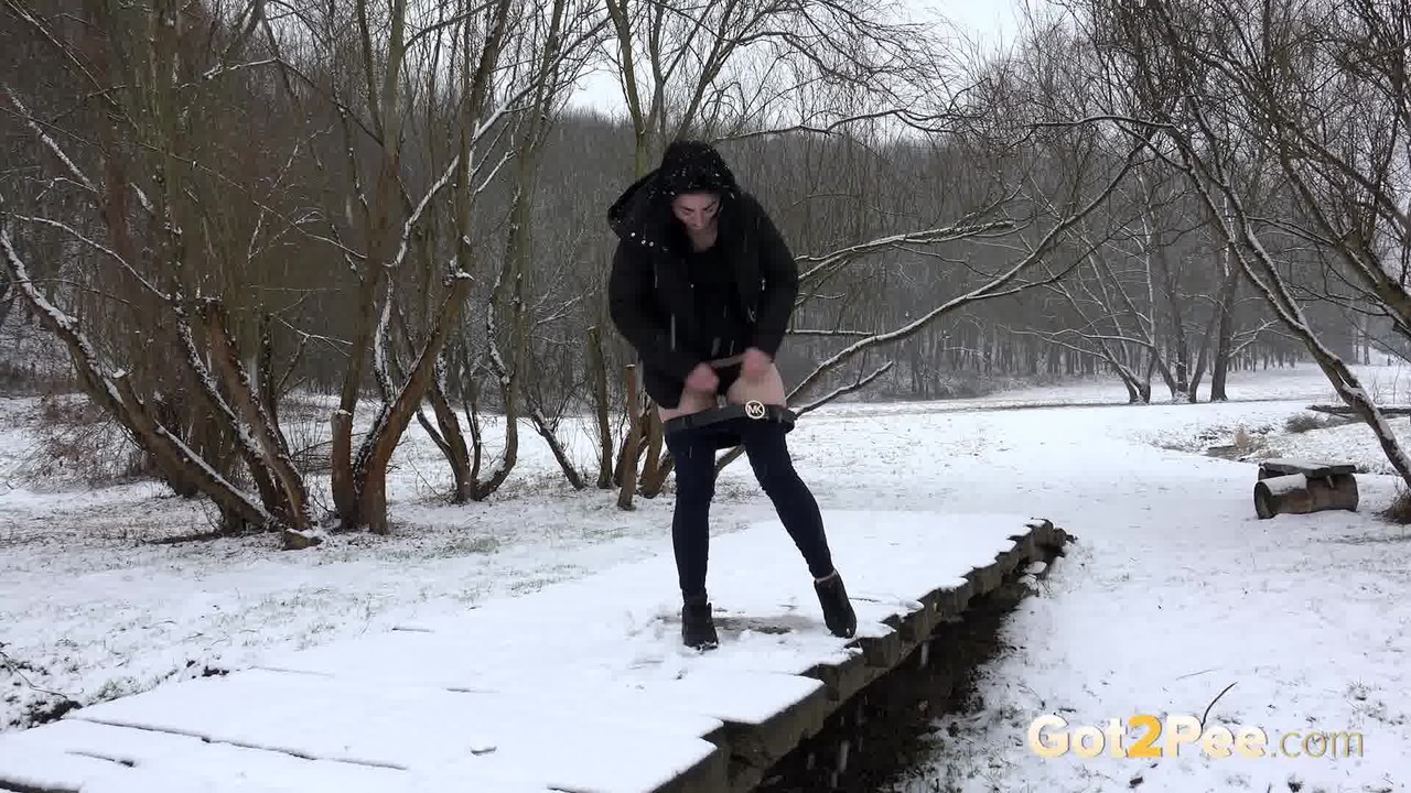 Dark haired girl pees on a bridge in the snow ポルノ写真 #425143702 | Got 2 Pee Pics, Selena, Pissing, モバイルポルノ