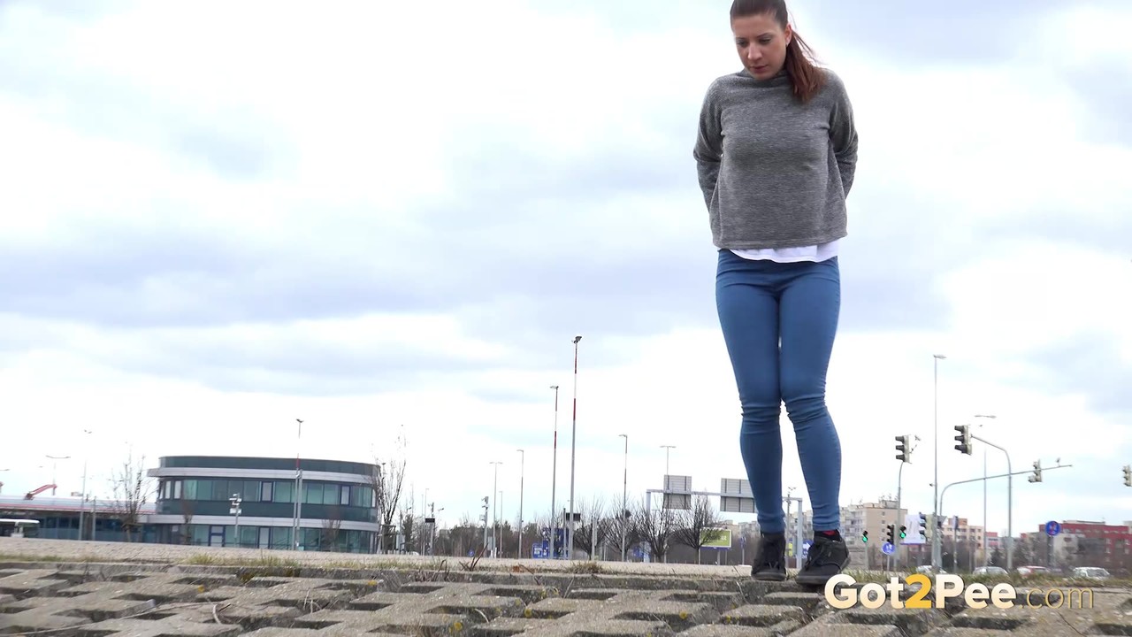 Distressed girl Teressa Bizarre pulls down skinny jeans for a badly needed pee porno fotky #428722833 | Got 2 Pee Pics, Teressa Bizarre, Public, mobilní porno