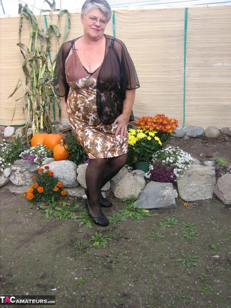 Fat nan Girdle Goddess sets her saggy boobs free of a girdle in the backyard foto porno #424879211