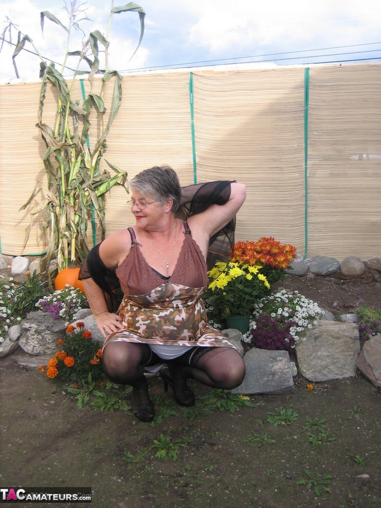 Fat nan Girdle Goddess sets her saggy boobs free of a girdle in the backyard foto porno #424879219