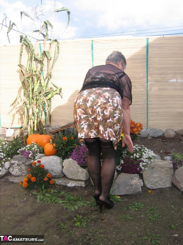 Fat nan Girdle Goddess sets her saggy boobs free of a girdle in the backyard 포르노 사진 #424879223 | TAC Amateurs Pics, Girdle Goddess, Granny, 모바일 포르노