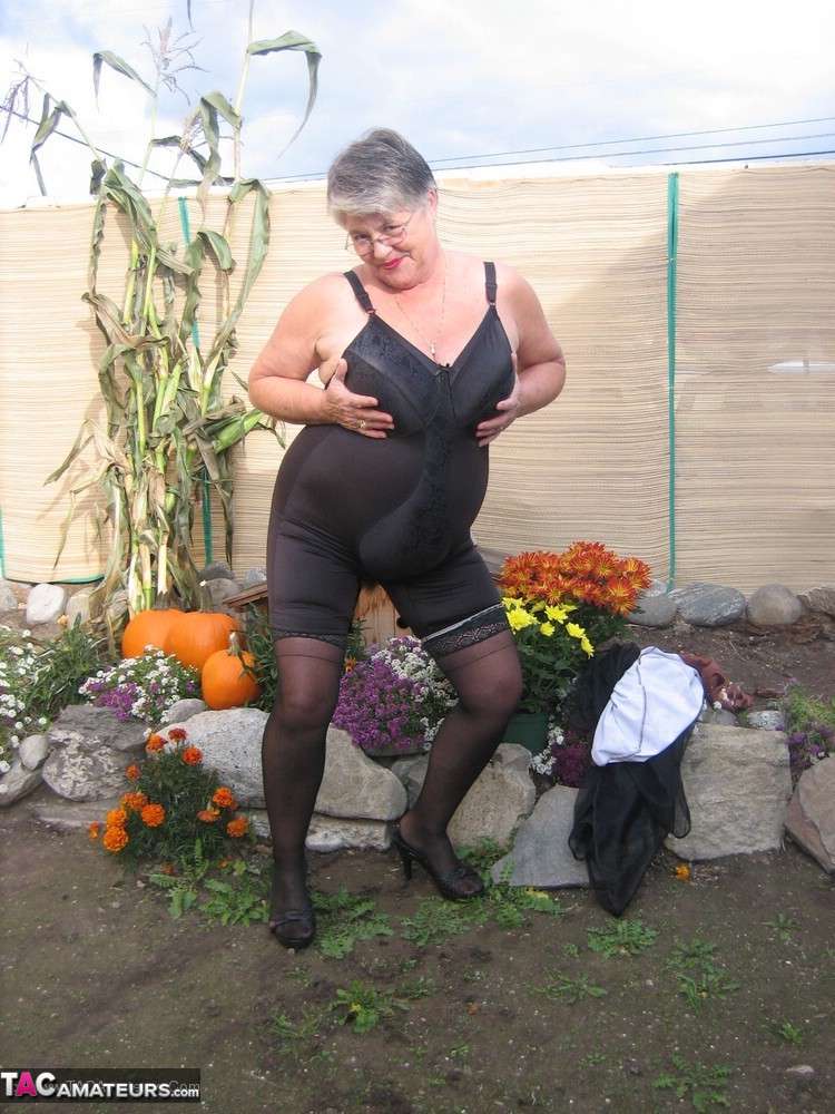 Fat nan Girdle Goddess sets her saggy boobs free of a girdle in the backyard 포르노 사진 #424879241