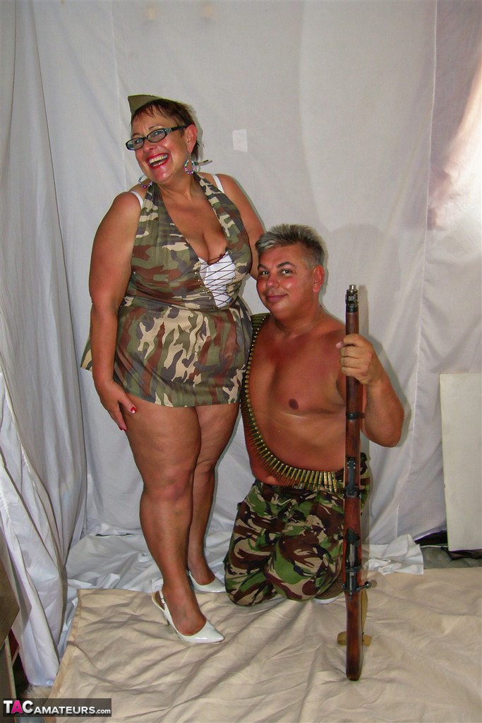 When a military member becomes overweight and has big breasts, it is difficult for them to tolerate.