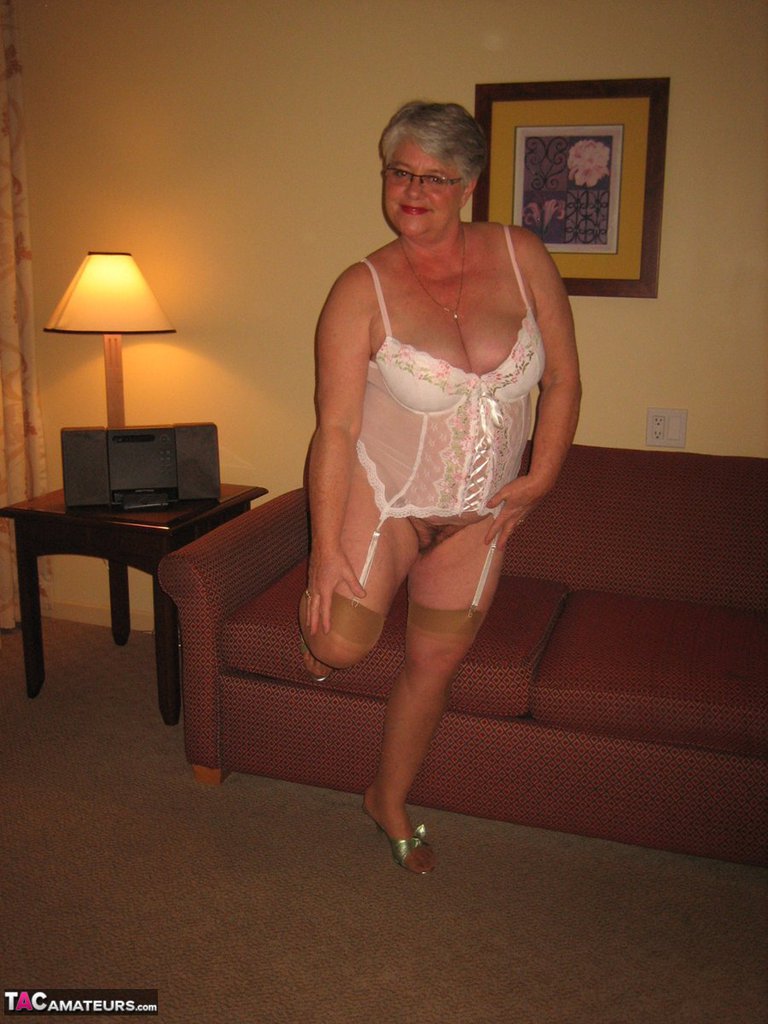 Amateur granny on the heavy side shows her pussy in lingerie and tan nylons foto porno #428616272