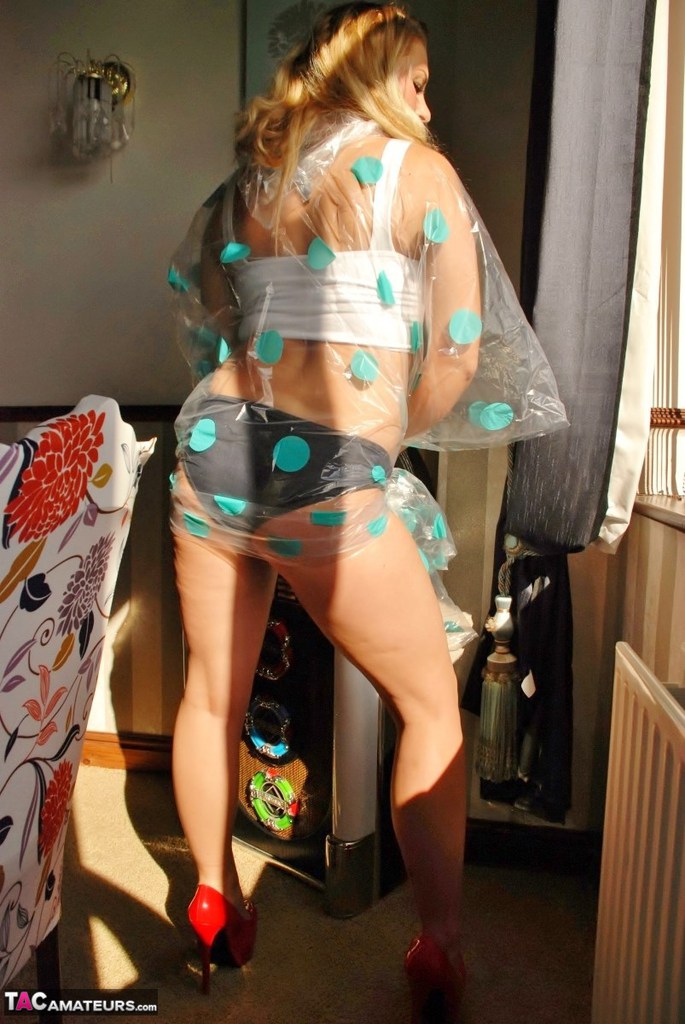 Blonde amateur covers herself in a raincoat while in a bikini and red heels zdjęcie porno #428202242 | TAC Amateurs Pics, Jessicas Honeyz, BBW, mobilne porno
