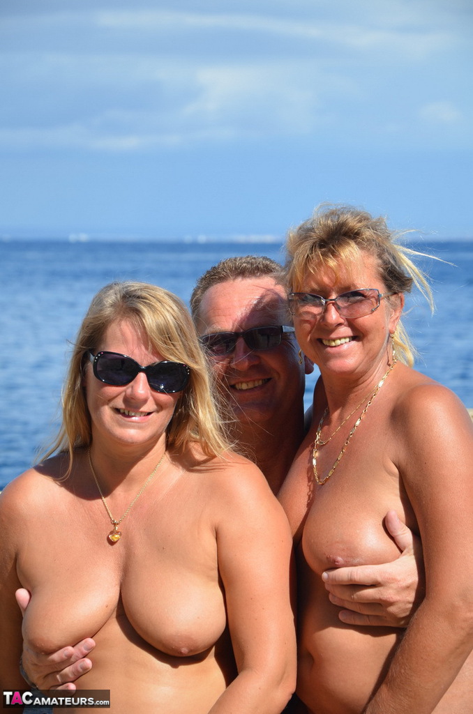 Chubby naked Sweet Susi indulging doggystyle in sizzling beach threesome porno fotoğrafı #422598637