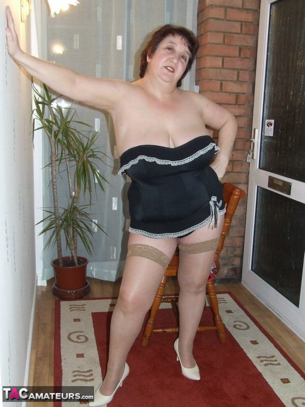 UK amateur Kinky Carol exposes her butt cheeks and thong during upskirt action 色情照片 #427002631 | TAC Amateurs Pics, Kinky Carol, Mature, 手机色情