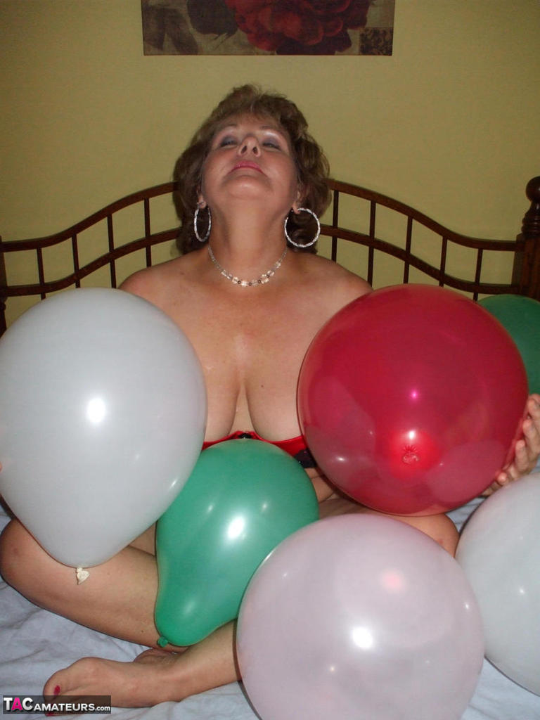Older lady Busty Bliss plays with balloons before uncupping her natural tits foto porno #426430151 | TAC Amateurs Pics, Bustybliss, BBW, porno mobile