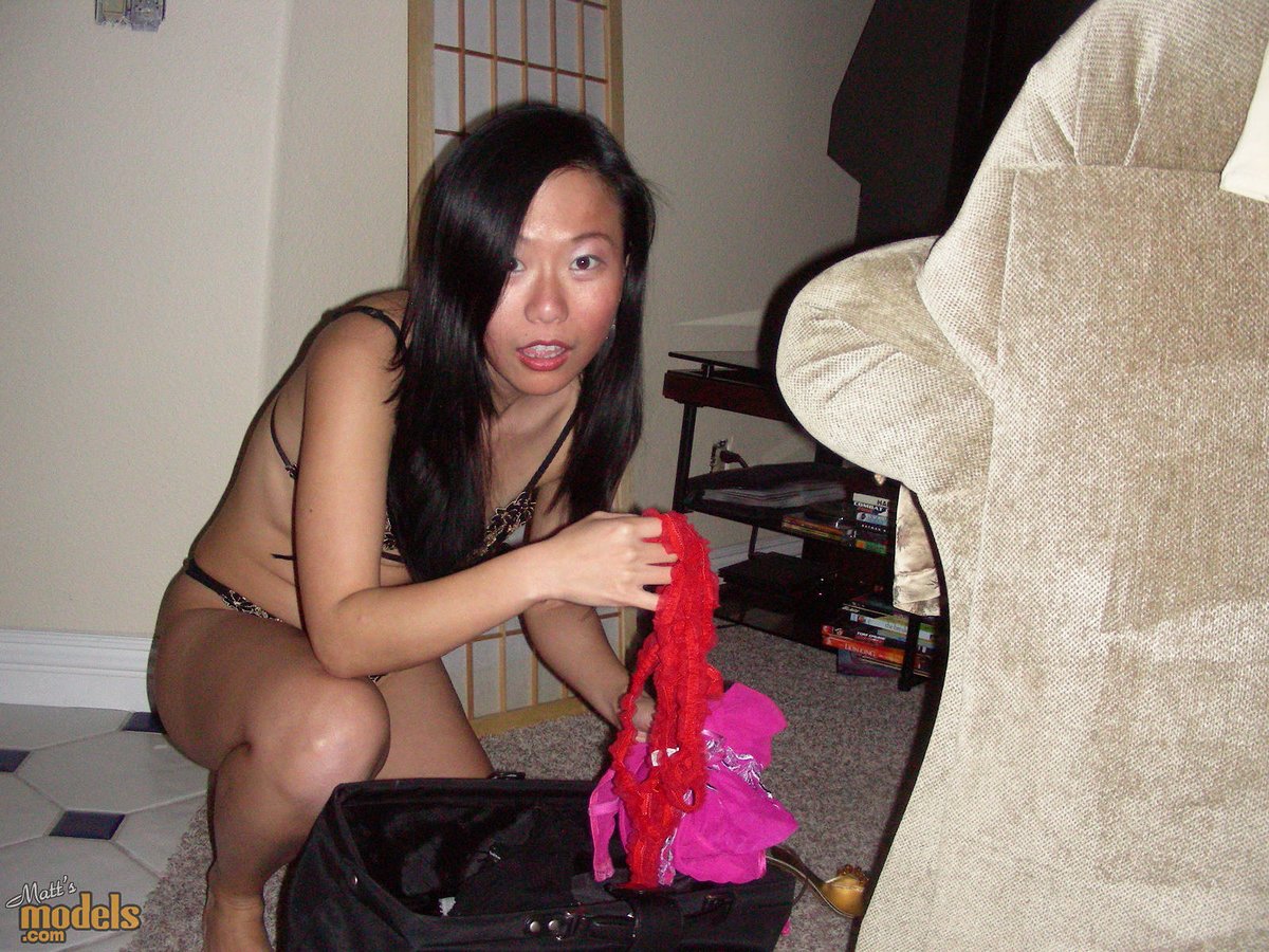 Asian amateur Niya Yu ends up totally naked after a series of candid shots ポルノ写真 #425358148