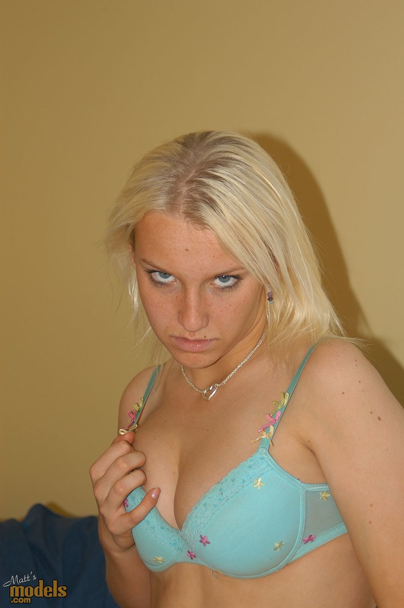 Blue-eyed blonde Jordan gets naked with a striptease for the ages porno fotoğrafı #428231372