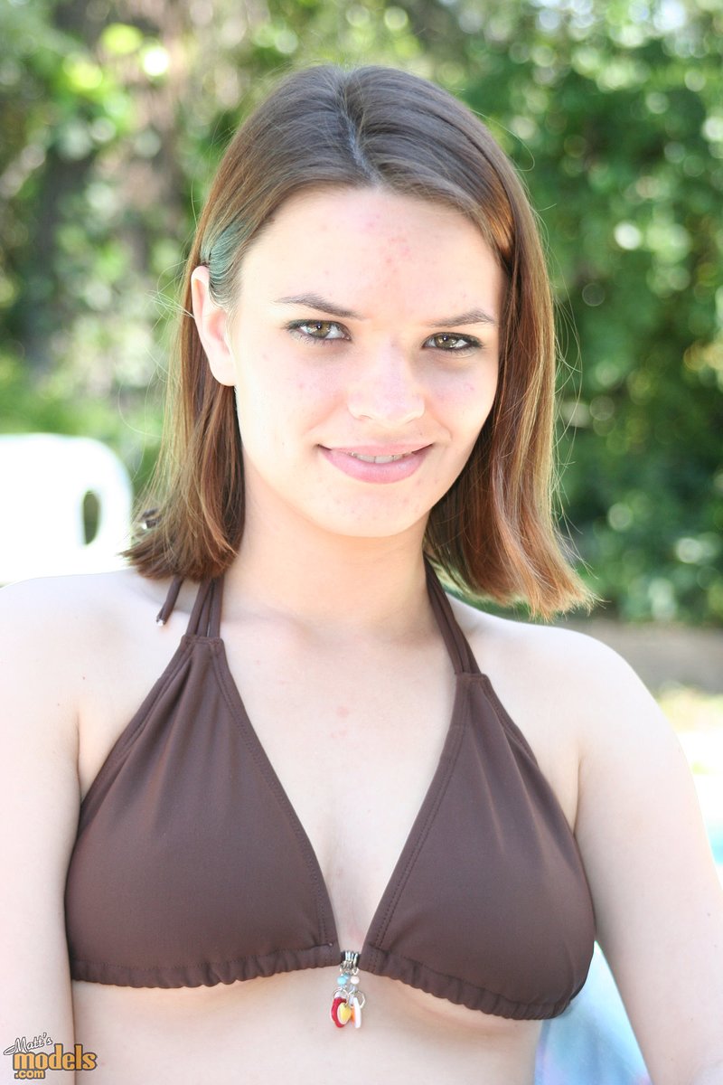 Amateur model Bella Brooks takes off sunglasses and bikini to model naked foto porno #427573419