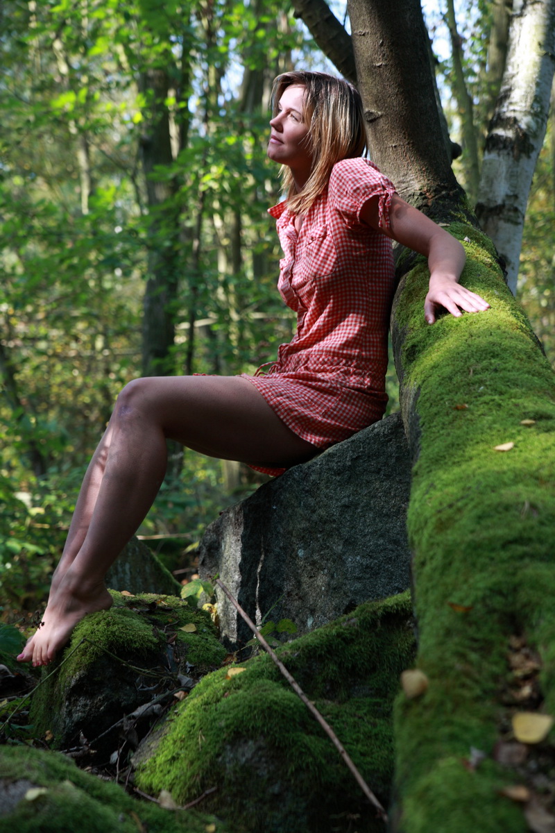 Young girl and her boyfriend have sex on moss covered boulders in a forest foto pornográfica #426336111 | Teen Dorf Pics, Dominika, Filip, Pussy Licking, pornografia móvel