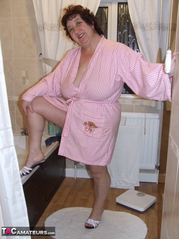 Fat Older Woman Kinkycarol Slips Off Her Robe Before Stepping Into Bubble Bath