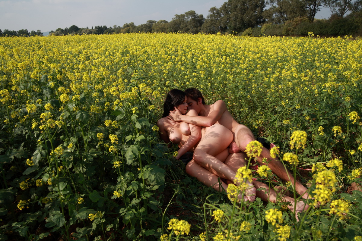 In the middle of this field of flowers, this teen has her tender pussy 포르노 사진 #425388762