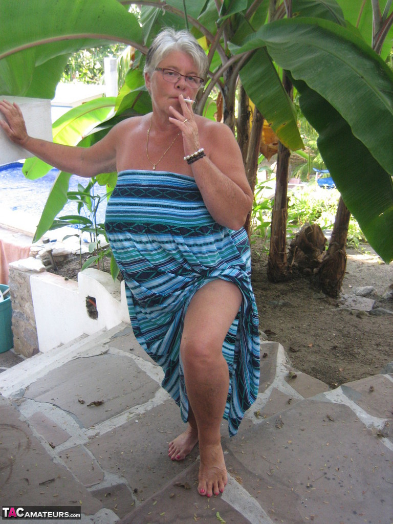 Old woman Girdle Goddess smokes before exposing her fat body on her patio 포르노 사진 #429088067