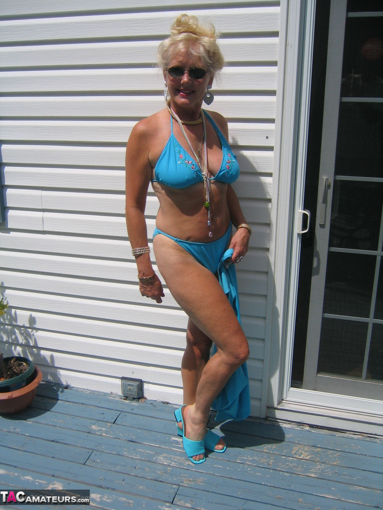 Mature blonde Ruth frees her tits and ass from a bikini in sunglasses foto porno #424831632
