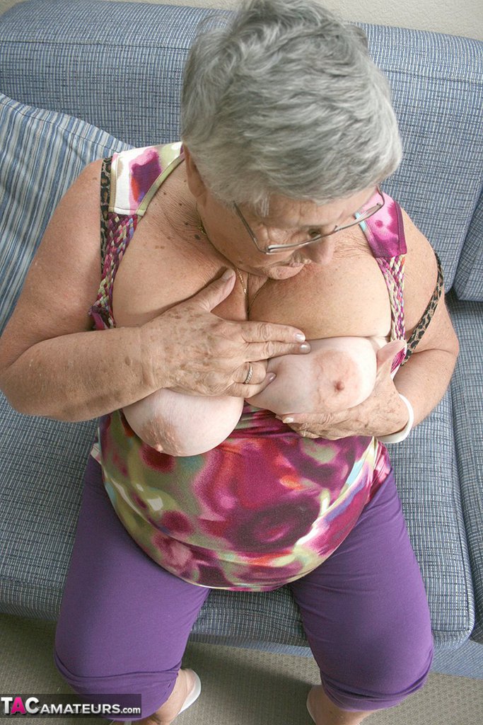 Huge fatty granny baring her saggy boobs & spreading her horny pussy wide open 포르노 사진 #423865496