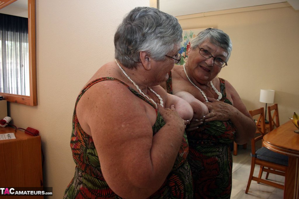 Silver haired granny Grandma Libby exposes her obese figure afore a mirror ポルノ写真 #425404488