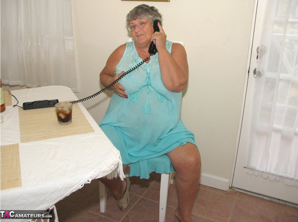 Obese Amateur Grandma Libby Bares Her Tan Lined Body After A Phone Sex