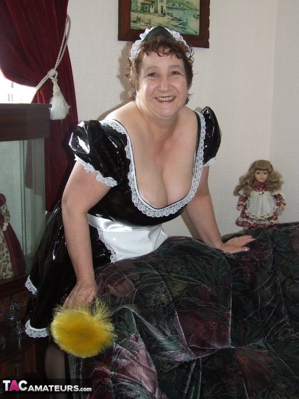 Mature maid Kinky Carol gets naked at work in her stockings porno fotoğrafı #426045420