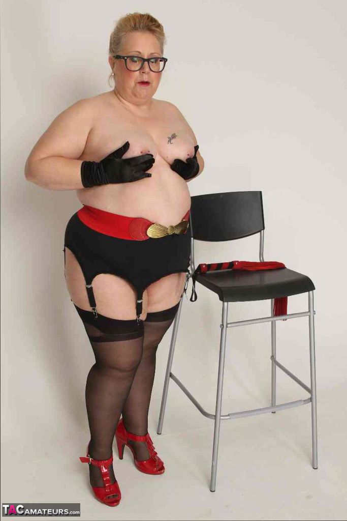 Fat amateur Lexie Cummings grabs her huge ass while wearing black gloves porno foto #422692133 | TAC Amateurs Pics, Lexie Cummings, SSBBW, mobiele porno