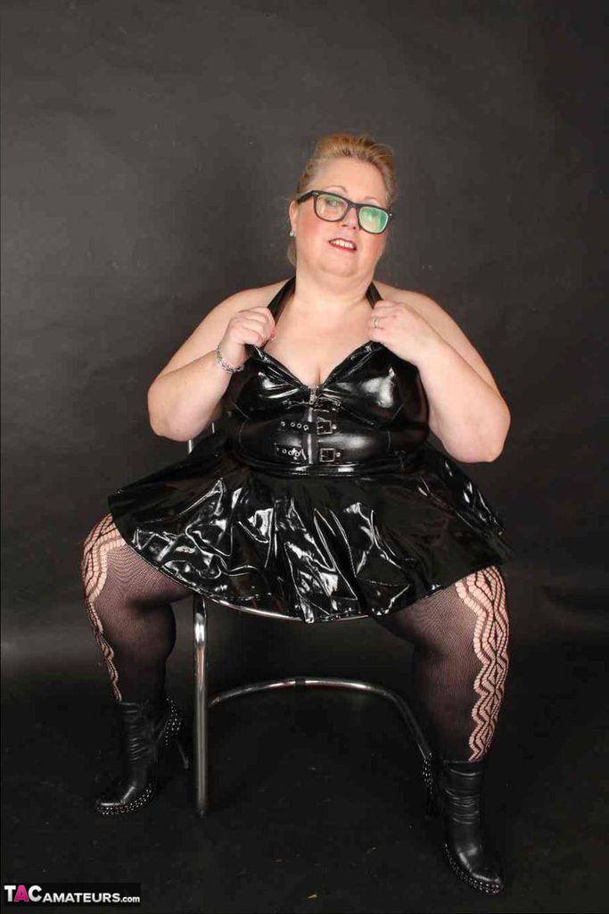 Fat UK amateur Lexie Cummings plays with her heavily pierced pussy in glasses porno fotoğrafı #425997688 | TAC Amateurs Pics, Lexie Cummings, SSBBW, mobil porno