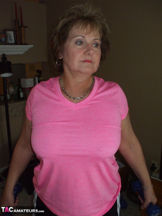 Mature woman Busty Bliss exposes her natural boobs while working out at home porno fotky #428683801