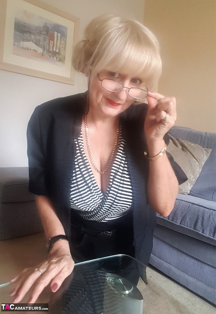 Beautiful mature Lorna Blu exposes great big boobs for hot titjob with cumshot porn photo #429102430
