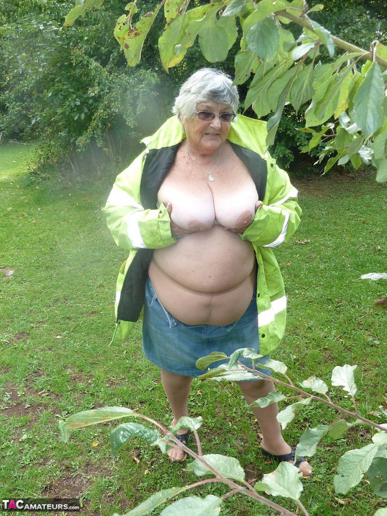 Fat British woman Grandma Libby exposes herself by a tree in a park porno fotky #425401335