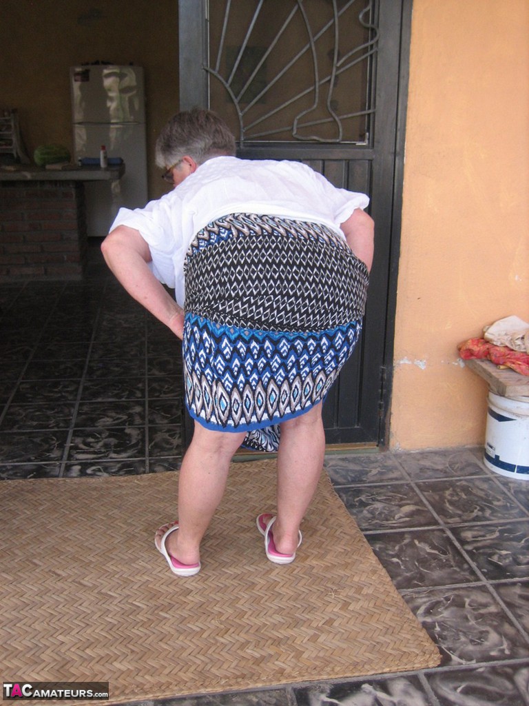 Old amateur Girdle Goddess exposes her obese body outside her front door porno foto #425435750