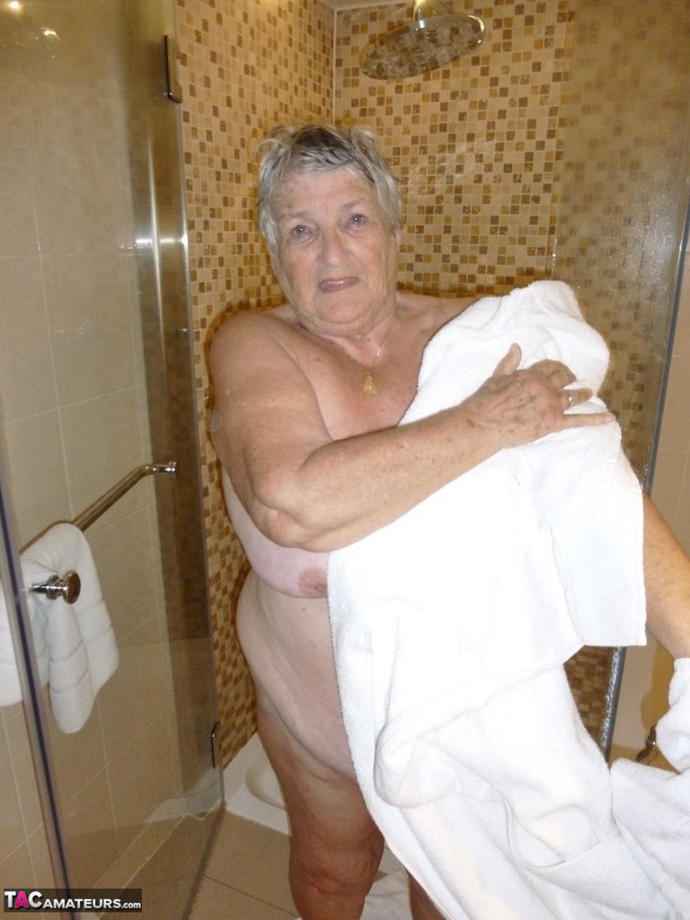 Fat old woman Grandma Libby blow dries her hair after showering Porno-Foto #427516252 | TAC Amateurs Pics, Grandma Libby, Granny, Mobiler Porno